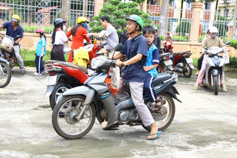 10.000 phần quà Trung thu đến với thiếu nhi vùng biên giới, dân tộc thiểu số và miền núi- Ảnh 11.