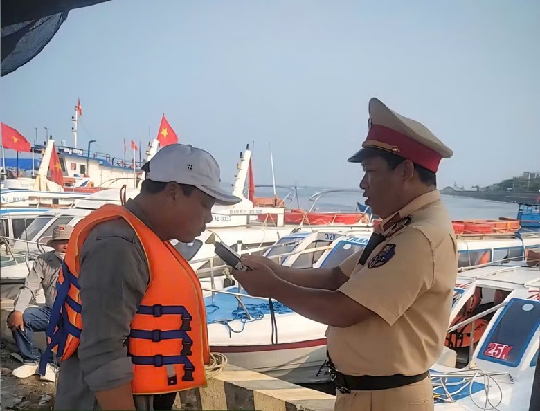 Tuyến đường thủy Sa Kỳ - Lý Sơn: Tăng cường quản lý đảm bảo an toàn những chuyến tàu- Ảnh 1.