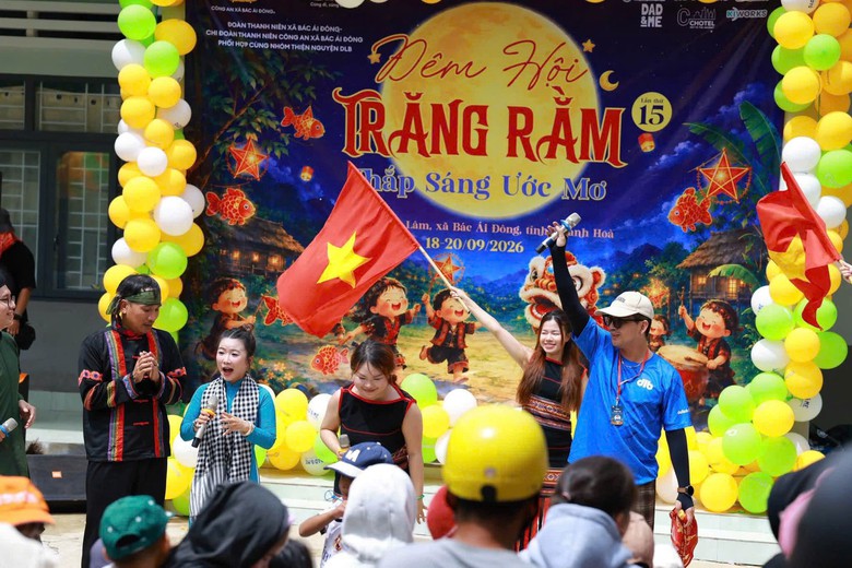 Công an tỉnh Khánh Hoà mang Tết Trung thu đến với trẻ em vùng cao, vùng khó khăn- Ảnh 1.