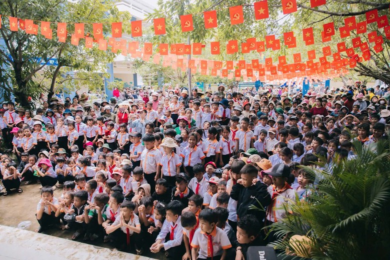 Công an tỉnh Khánh Hoà mang Tết Trung thu đến với trẻ em vùng cao, vùng khó khăn- Ảnh 2.