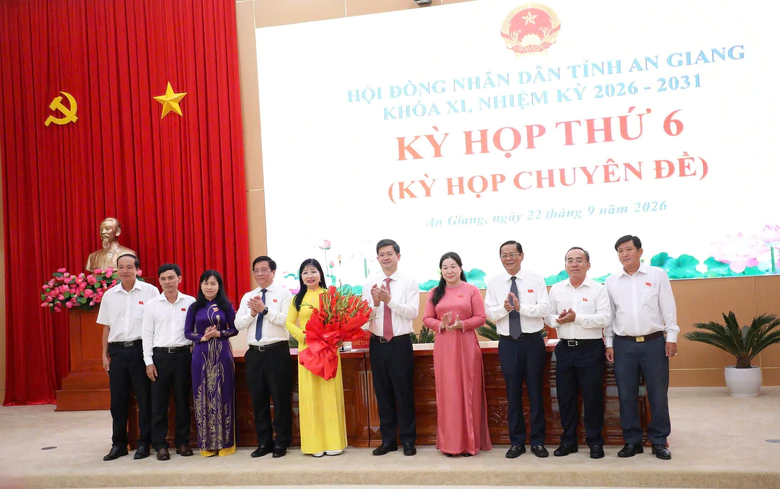Bà Trần Thị Thanh Hương được bầu giữ chức Chủ tịch HĐND tỉnh An Giang - Ảnh 2.