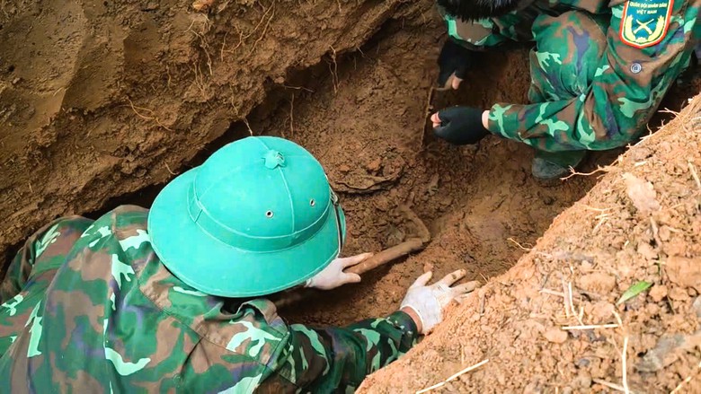 Tìm kiếm hài cốt 11 liệt sĩ đặc công hy sinh tại khu vực Dốc Miếu, Quảng Trị- Ảnh 4.