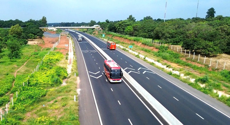 Liên danh 3 doanh nghiệp đề xuất tự huy động vốn đầu tư mở rộng hơn 550km cao tốc Bắc-Nam - Ảnh 1.