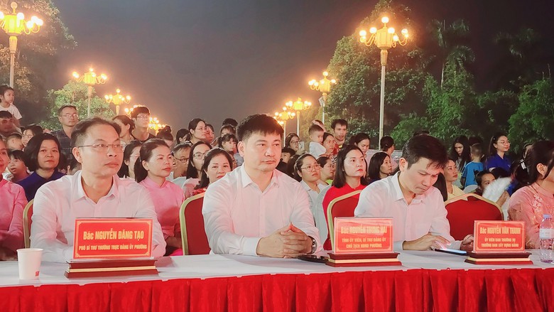 Phú Thọ rộn ràng đêm hội Trăng rằm tại phường Vĩnh Phúc- Ảnh 2.