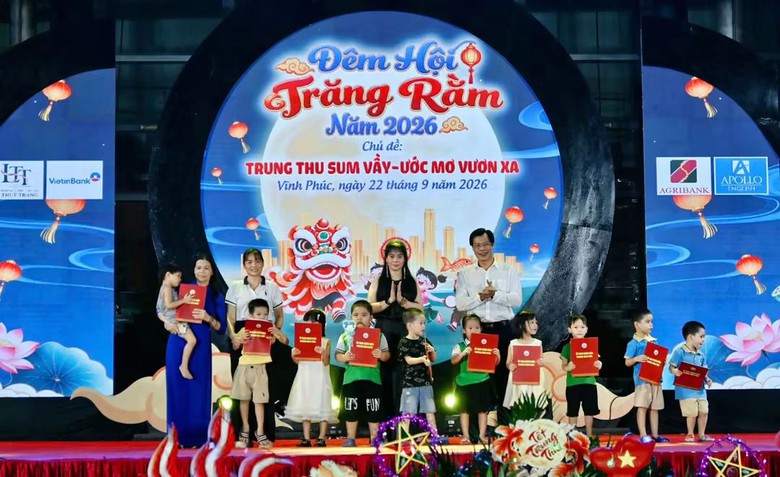 Phú Thọ rộn ràng đêm hội Trăng rằm tại phường Vĩnh Phúc- Ảnh 6.