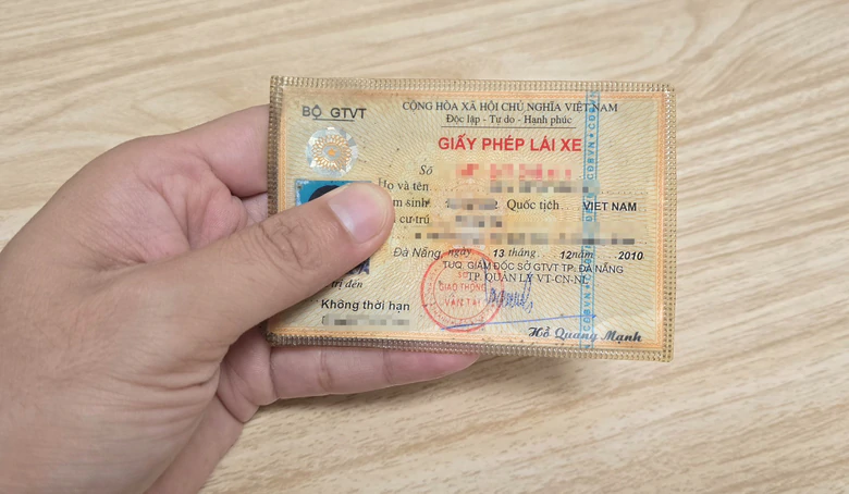 Đà Nẵng làm sạch dữ liệu khuyến khích đổi GPLX máy bằng giấy sang vật liệu PET- Ảnh 1.