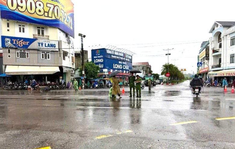 Hiện trường xe khách va chạm liên hoàn nhiều phương tiện khiến hai người tử vong ở Gia Lai- Ảnh 10.
