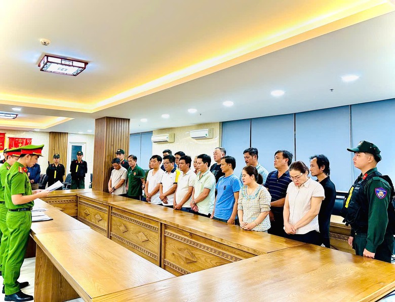 Công an Đà Nẵng thông tin vụ khởi tố nhiều cán bộ môi giới và nhận hối lộ- Ảnh 1.