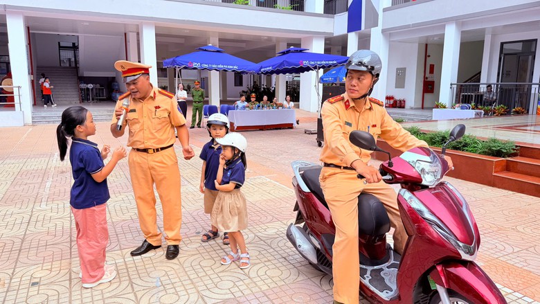 Học sinh Hà Nội được tuyên truyền pháp luật, kỹ năng tự bảo vệ - Ảnh 13.