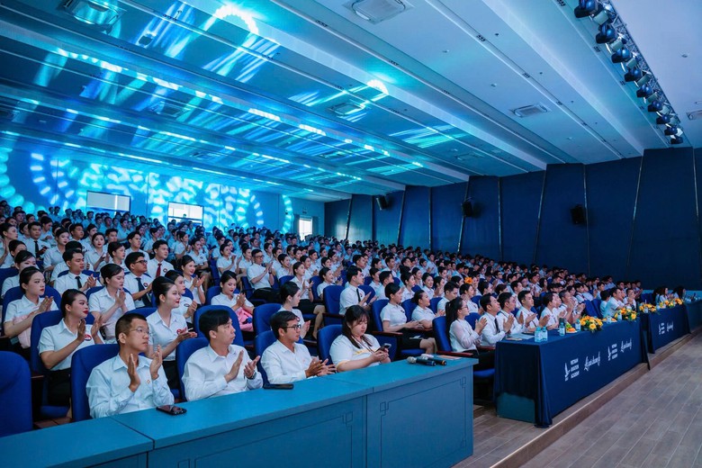 Sun Group đến Học viện Hàng không 'săn' nhân lực, phỏng vấn và trả kết quả trong 24 giờ- Ảnh 2.