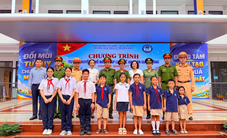Học sinh Hà Nội được tuyên truyền pháp luật, kỹ năng tự bảo vệ - Ảnh 12.
