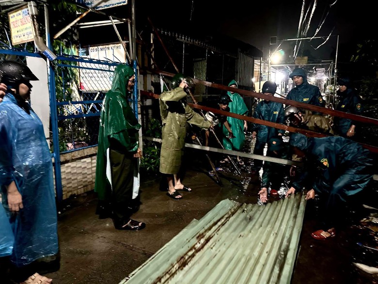 Mưa lớn gây ngập ở Đồng Nai: Đang tìm kiếm người nghi mất tích do nước cuốn- Ảnh 15.