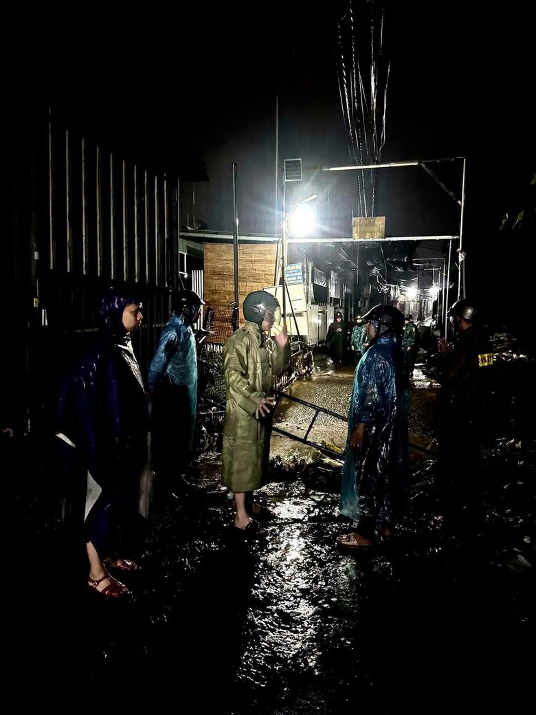 Mưa lớn gây ngập ở Đồng Nai: Đang tìm kiếm người nghi mất tích do nước cuốn- Ảnh 17.