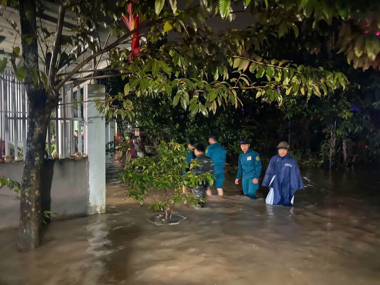Mưa lớn gây ngập ở Đồng Nai: Đang tìm kiếm người nghi mất tích do nước cuốn- Ảnh 12.