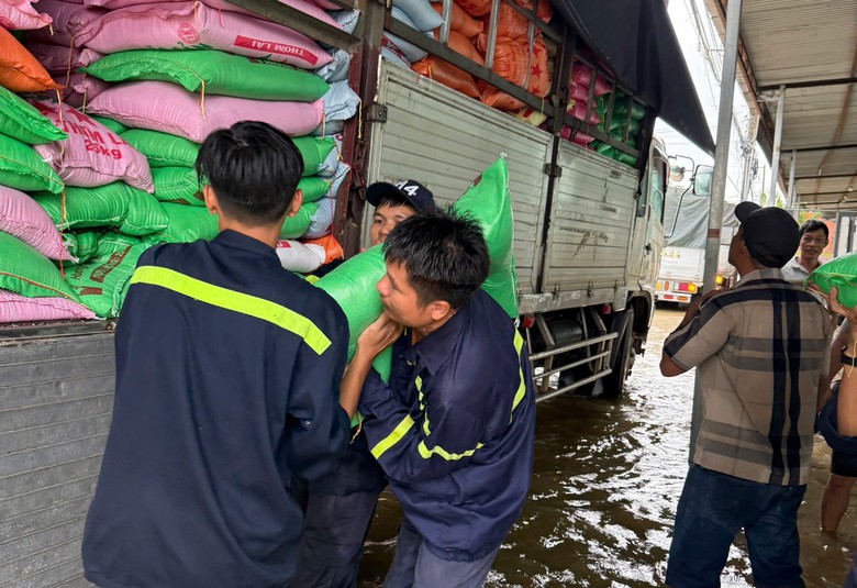 Mưa lớn gây ngập ở Đồng Nai: Đang tìm kiếm người nghi mất tích do nước cuốn- Ảnh 5.