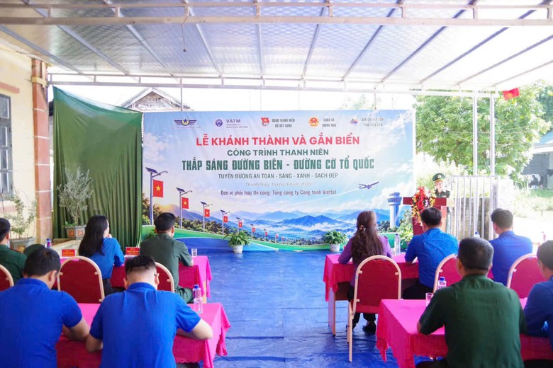 Tuổi trẻ ngành Xây dựng “Thắp sáng đường biên - Đường cờ Tổ quốc” tại Điện Biên- Ảnh 2.