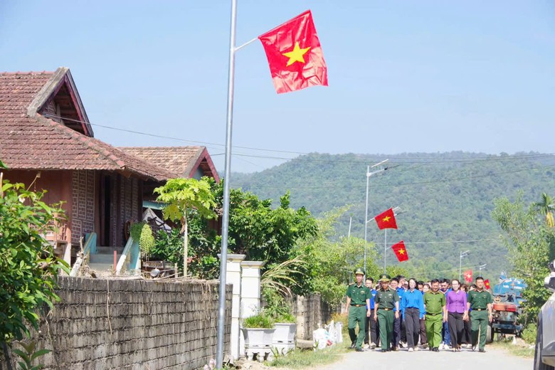 Tuổi trẻ ngành Xây dựng “Thắp sáng đường biên - Đường cờ Tổ quốc” tại Điện Biên- Ảnh 4.