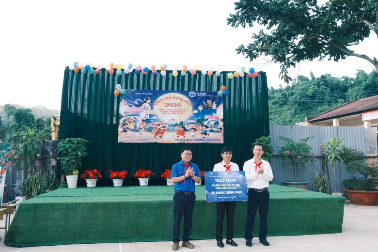 Tuổi trẻ ngành Xây dựng “Thắp sáng đường biên - Đường cờ Tổ quốc” tại Điện Biên- Ảnh 6.