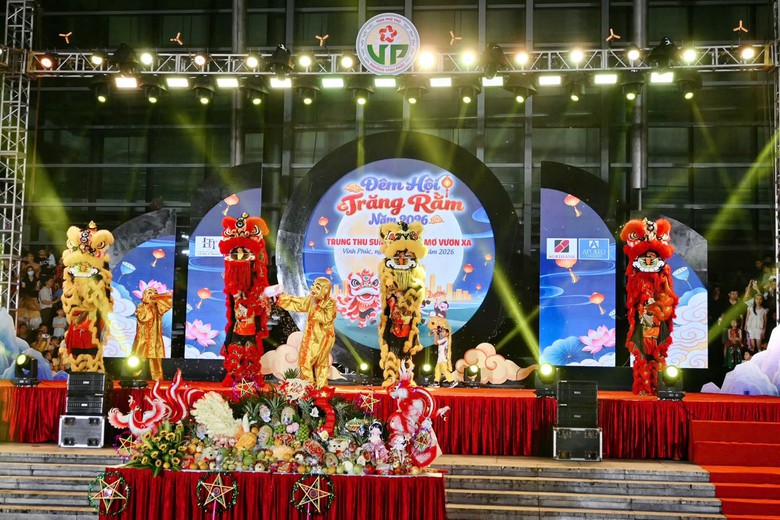 Phú Thọ rộn ràng đêm hội Trăng rằm tại phường Vĩnh Phúc- Ảnh 8.