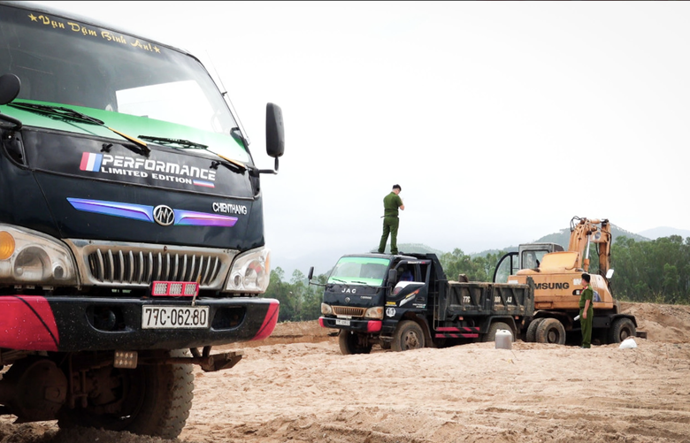 Gia Lai tạm dừng khai thác cát lòng sông để ứng phó thiên tai- Ảnh 1.