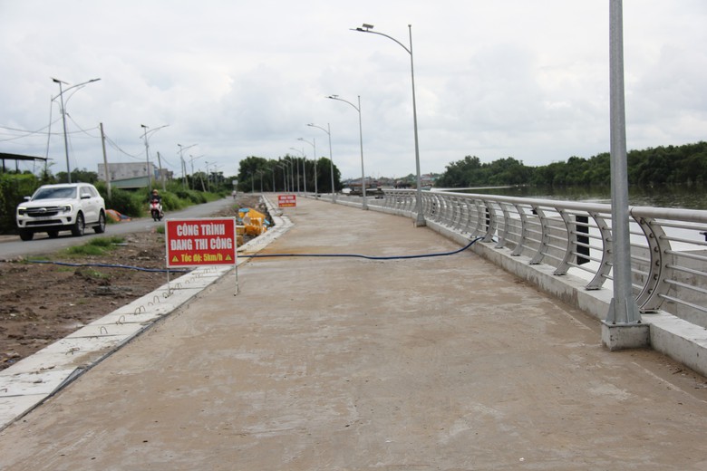 Đồng Tháp: Bờ kè cảng cá Vàm Láng tăng tốc về đích sớm- Ảnh 1.