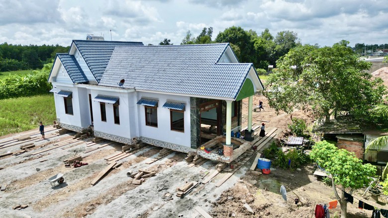 Căn nhà 300 tấn trên đường kết nối sân bay Long Thành được “thần đèn” di dời thế nào?- Ảnh 12.