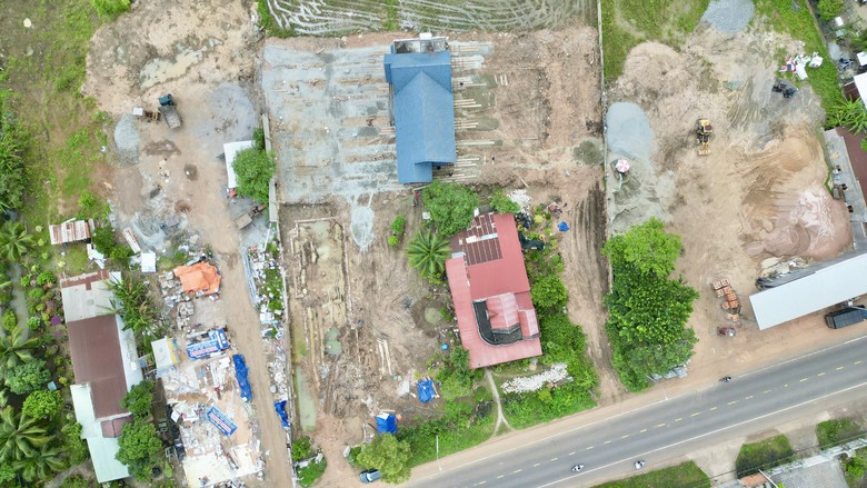 Căn nhà 300 tấn trên đường kết nối sân bay Long Thành được “thần đèn” di dời thế nào?- Ảnh 1.