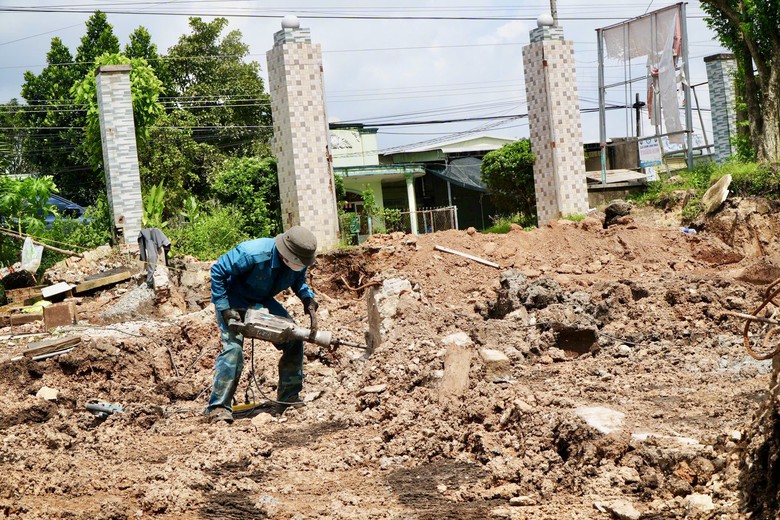 Căn nhà 300 tấn trên đường kết nối sân bay Long Thành được “thần đèn” di dời thế nào?- Ảnh 6.