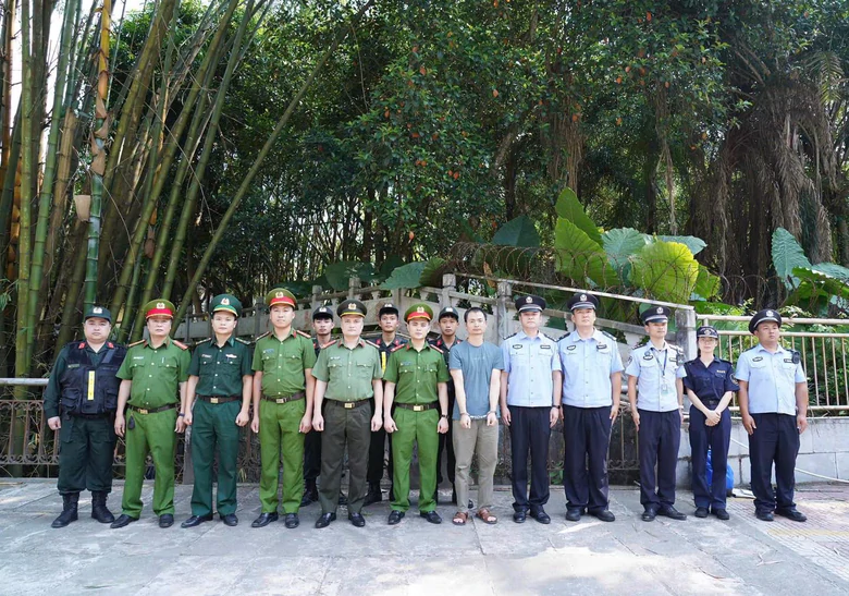 Tuyên Quang phối hợp bắt giữ trao trả đối tượng truy nã liên quan đến vụ án buôn lậu- Ảnh 2.