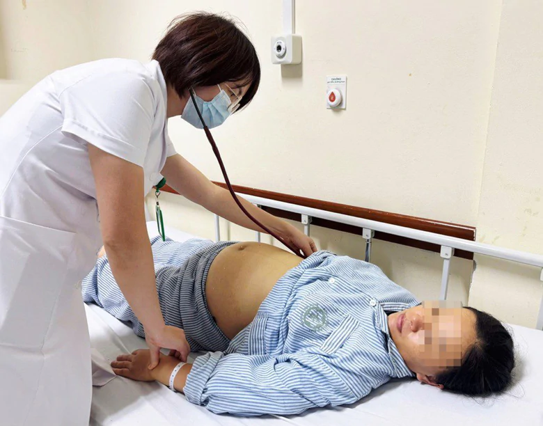 Bác sĩ cảnh báo hệ lụy khi trẻ lây nhiễm virus viêm gan B từ mẹ- Ảnh 1.