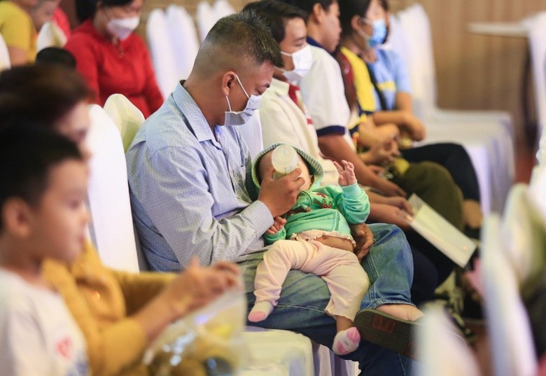 Từ hỗ trợ đến đồng hành dài hạn cùng trẻ em mồ côi sau đại dịch- Ảnh 1.