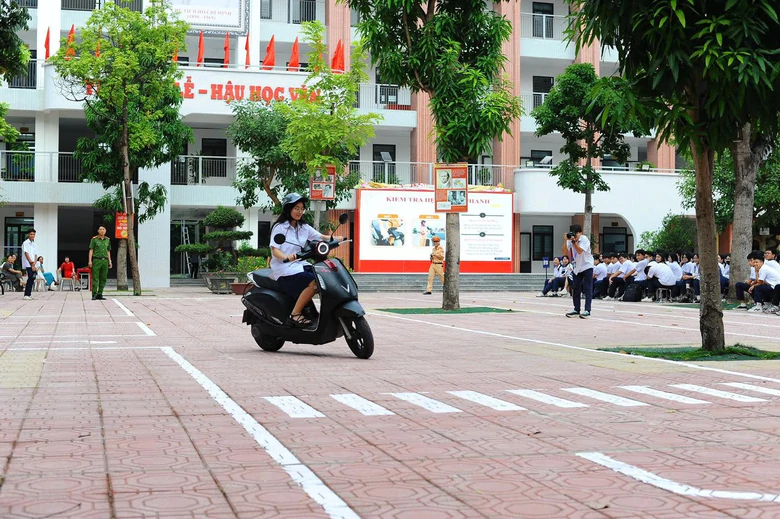 Hà Nội phát động chiến dịch bồi dưỡng kỹ năng lái xe mô tô, xe gắn máy an toàn- Ảnh 1.