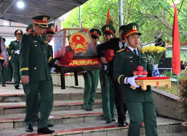 Khánh Hòa đón 45 liệt sĩ về Nghĩa trang liệt sĩ Hòn Dung - Ảnh 3.