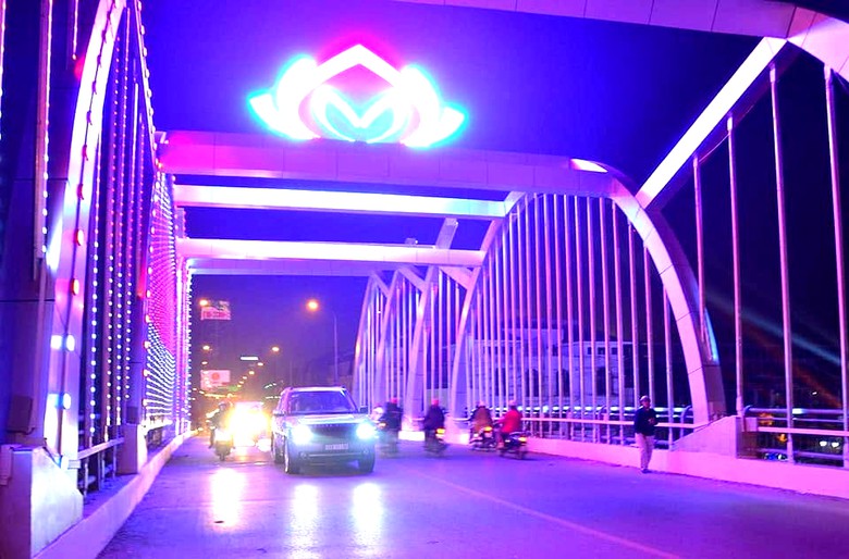 Hải Phòng tạm dừng phương tiện qua 5 cầu để thử tải ban đêm - Ảnh 1.