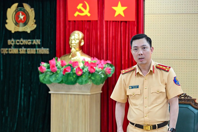 Cục CSGT: Biển báo, vạch xác định khoảng cách trên cầu Nhật Tân chủ yếu để tuyên truyền- Ảnh 2.