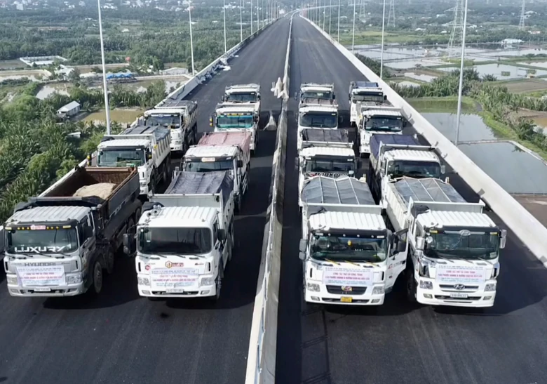 Đang thử tải cầu Phước Khánh nối Đồng Nai - TP.HCM- Ảnh 1.