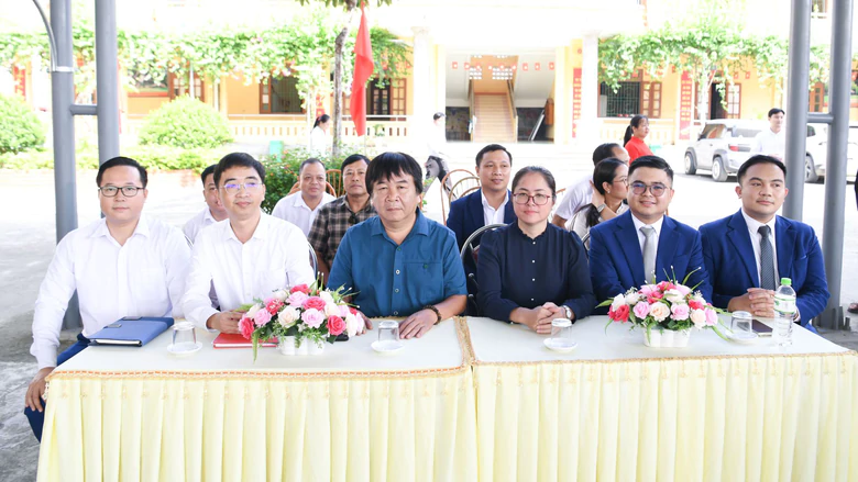 Đưa tiếng Anh đến gần hơn với học sinh vùng cao, biên giới, hải đảo - Ảnh 4.