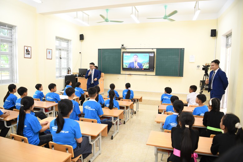 Đưa tiếng Anh đến gần hơn với học sinh vùng cao, biên giới, hải đảo - Ảnh 7.