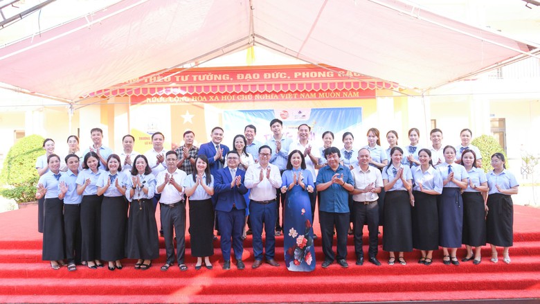 Đưa tiếng Anh đến gần hơn với học sinh vùng cao, biên giới, hải đảo - Ảnh 11.