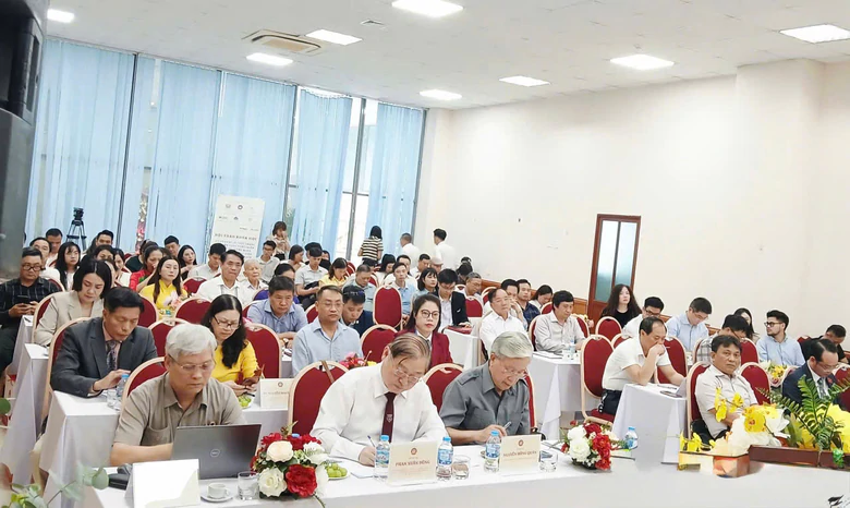Bãi đỗ xe Hà Nội: Khi một mét vuông đất phải tạo nhiều giá trị hơn - Ảnh 2.