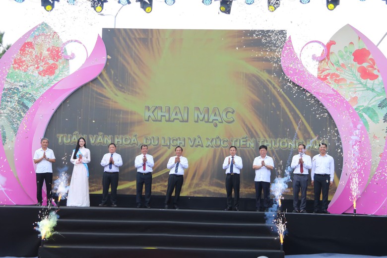 Tưởng niệm 584 năm ngày mất Anh hùng dân tộc, Danh nhân văn hóa thế giới Nguyễn Trãi- Ảnh 6.