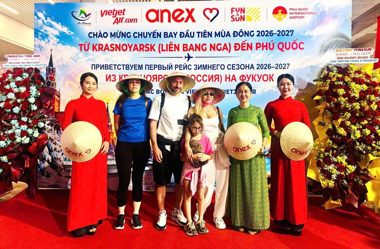 Phú Quốc đón chuyến bay đầu tiên đưa 370 du khách Nga đến nghỉ đông- Ảnh 1.