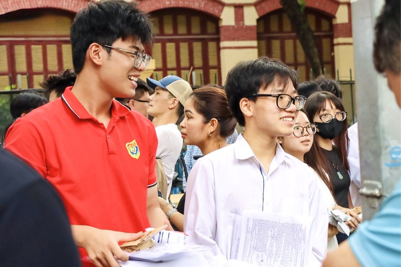 Học sinh có thêm lựa chọn ngành nghề về AI, robot, đường sắt tốc độ cao - Ảnh 1.