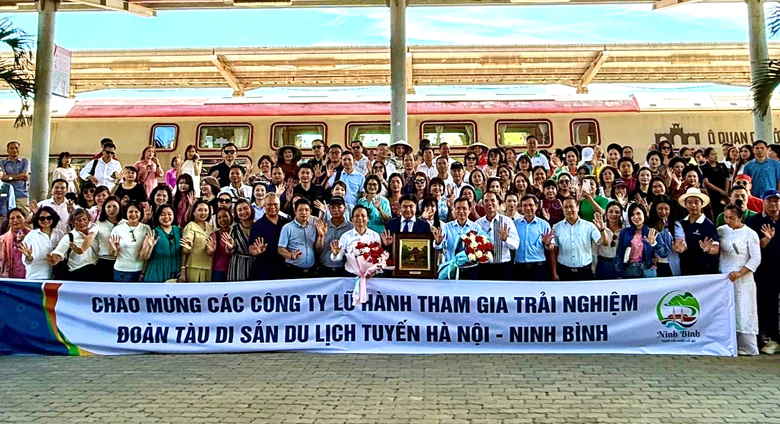  "Kết nối miền di sản" bằng tàu du lịch 6 sao tuyến Hà Nội - Ninh Bình- Ảnh 1.