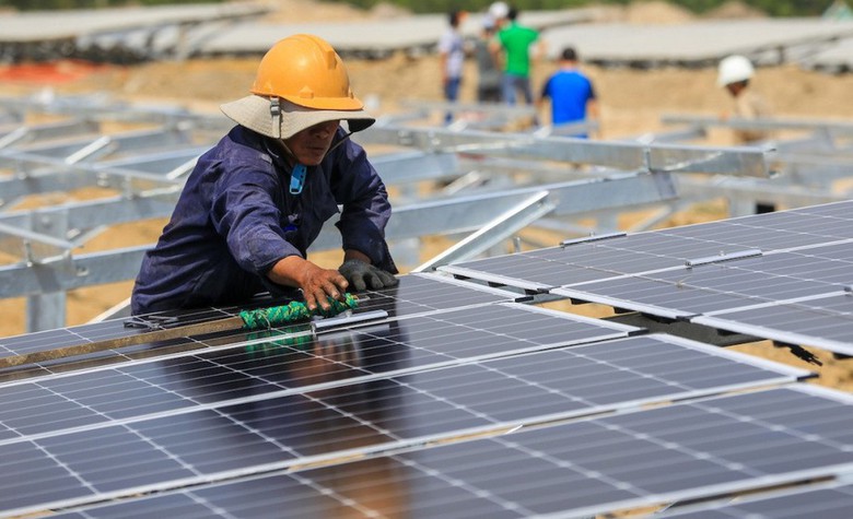 46 dự án điện tái tạo chuyển tiếp chưa chốt giá với EVN, Bộ Công thương xin ý kiến 4 bộ - Ảnh 1.