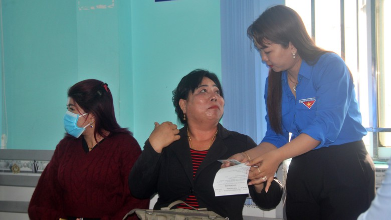 Cà Mau đưa kỹ năng số về tận cơ sở từ phong trào "Bình dân học vụ số" - Ảnh 1.