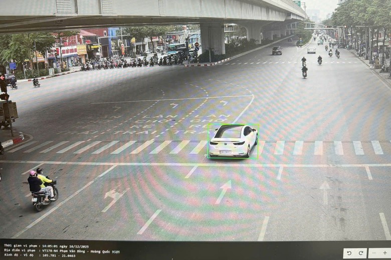 Hà Nội: Một tuần, phạt nguội hơn 160 ô tô, xe máy vượt đèn đỏ từ hình ảnh camera AI- Ảnh 1.