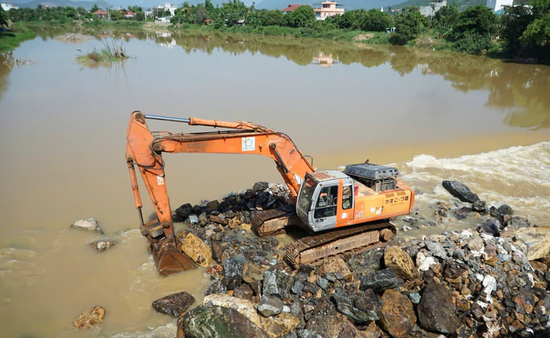 Cận cảnh tháo dỡ đập ngăn mặn cũ trên Sông Cái Nha Trang- Ảnh 3.