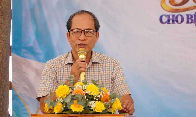 Gia Lai: Trao tặng thẻ BHYT cho bệnh nhân phong có hoàn cảnh khó khăn- Ảnh 2.