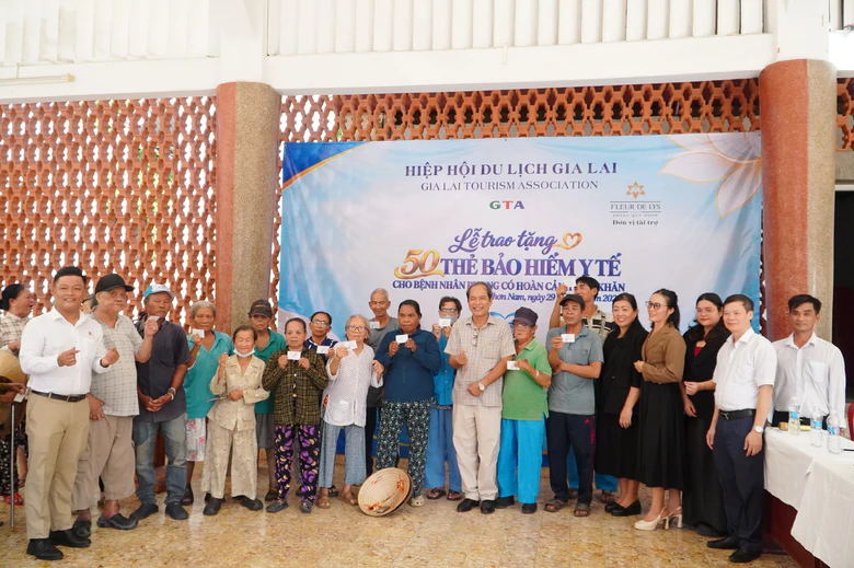 Gia Lai: Trao tặng thẻ BHYT cho bệnh nhân phong có hoàn cảnh khó khăn- Ảnh 4.